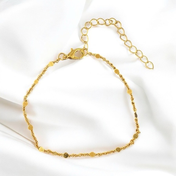 Gold plated mirror women’s 6.7  bracelet. Adjustable to make larger - Picture 2 of 4